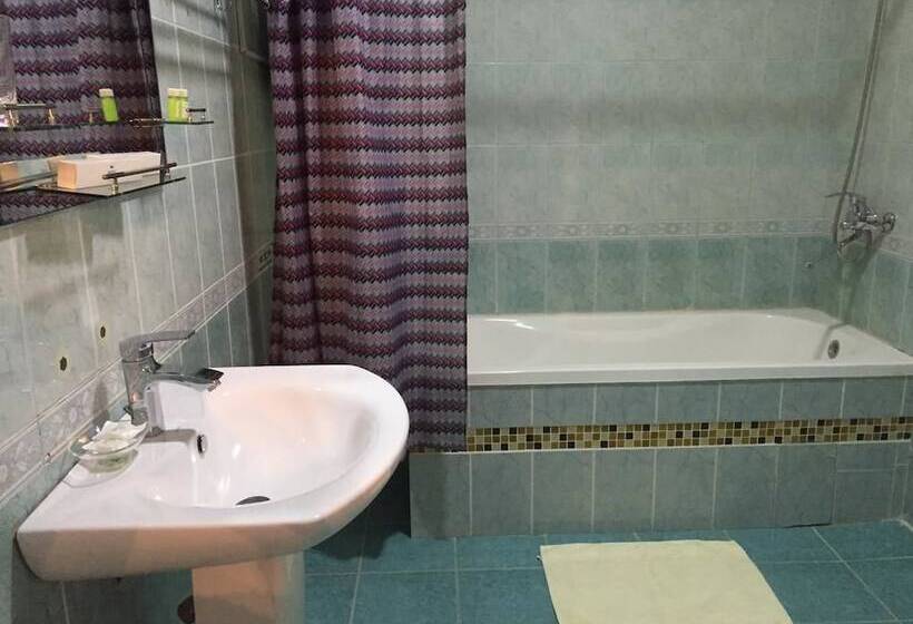 בית מלון כפרי Jipek Joli Inn