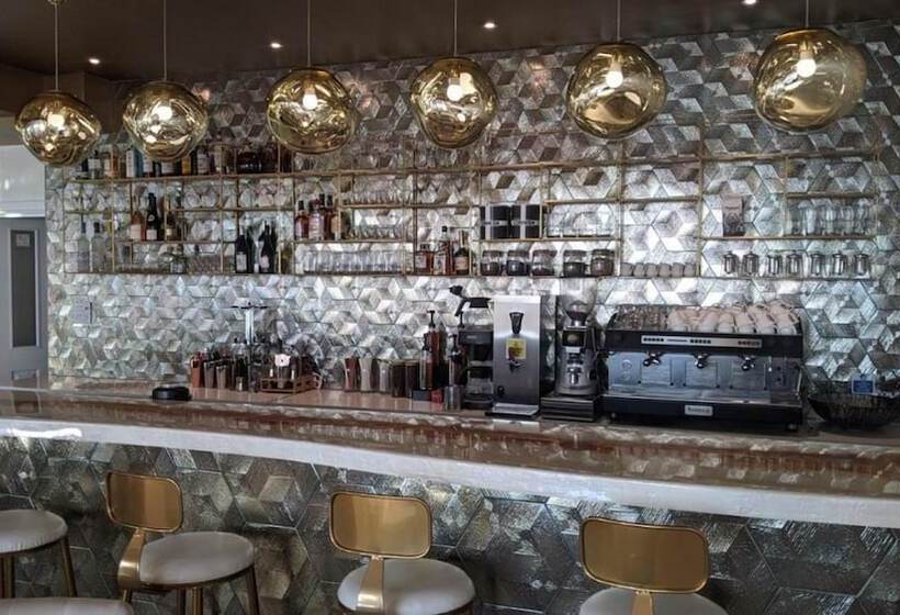 OYO Newquay Beach Hotel