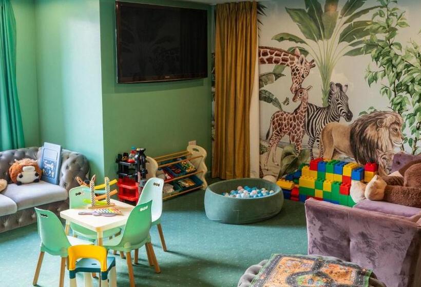 OYO Newquay Beach Hotel