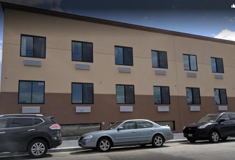 Отель Quality Inn