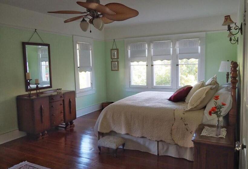 Lady Geneva Bed & Breakfast