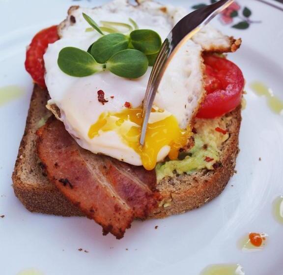 Lady Geneva Bed & Breakfast