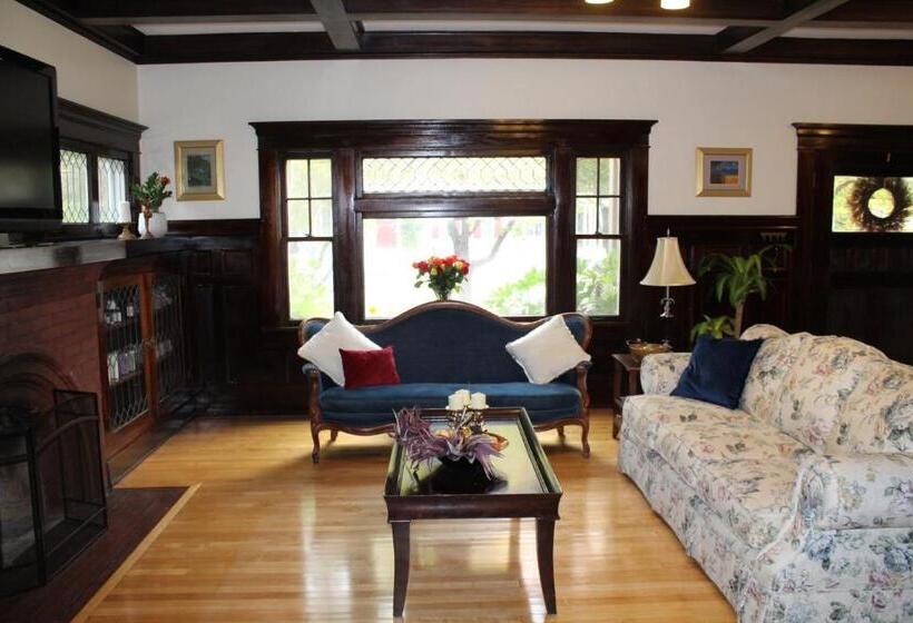 Lady Geneva Bed & Breakfast