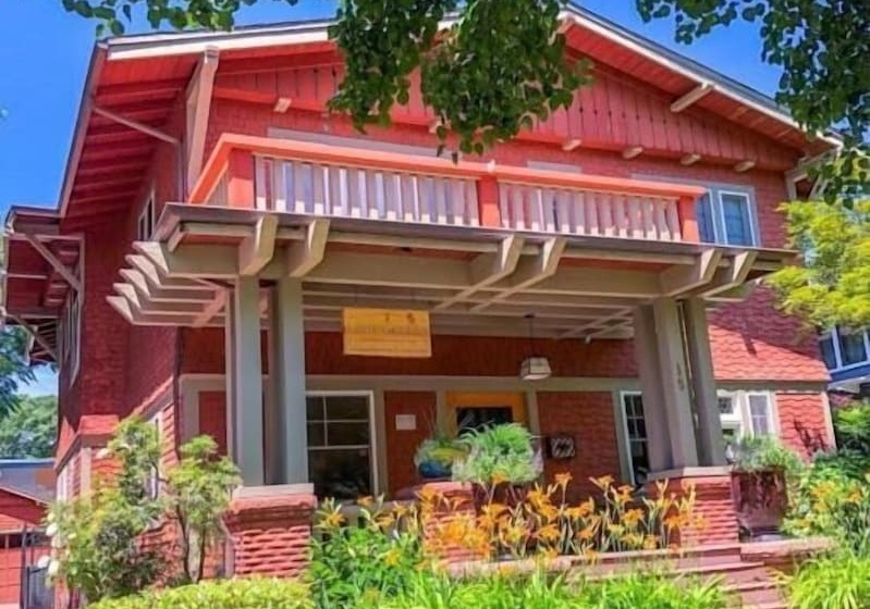 Lady Geneva Bed & Breakfast