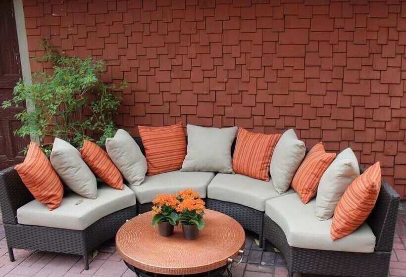 Lady Geneva Bed & Breakfast