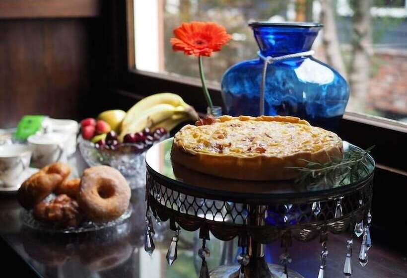 Lady Geneva Bed & Breakfast