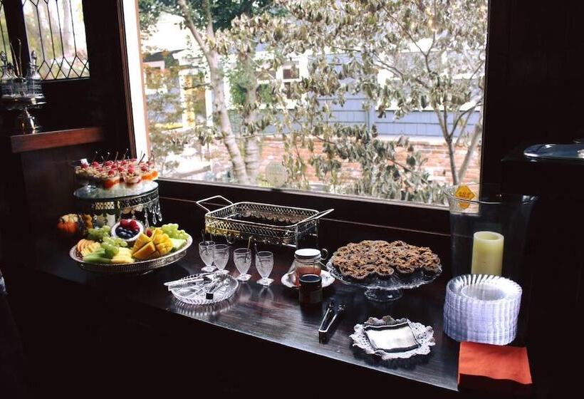 Lady Geneva Bed & Breakfast