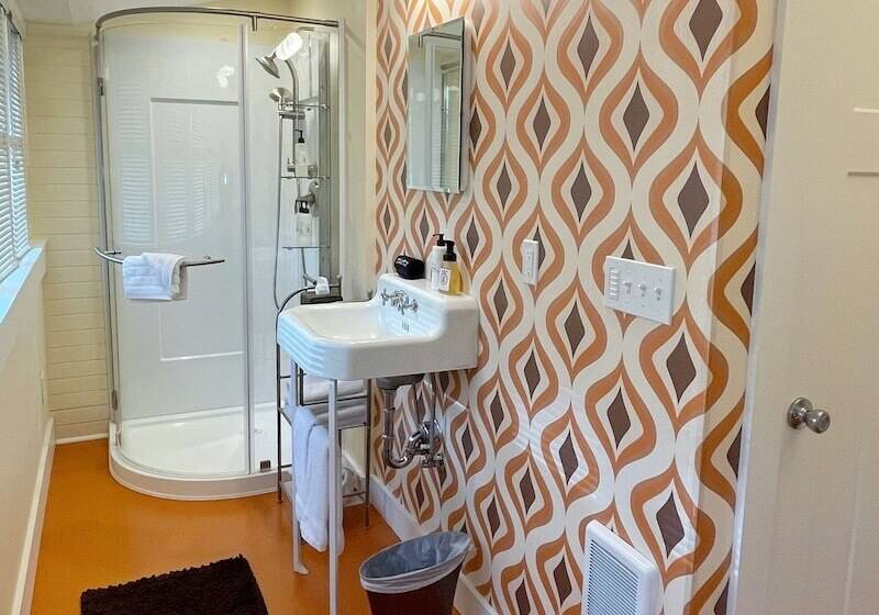 Lady Geneva Bed & Breakfast