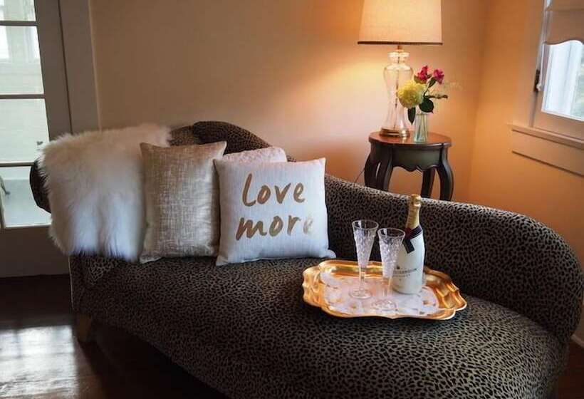 Lady Geneva Bed & Breakfast