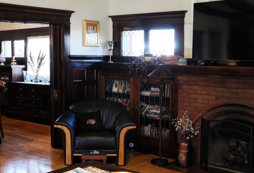 Lady Geneva Bed & Breakfast