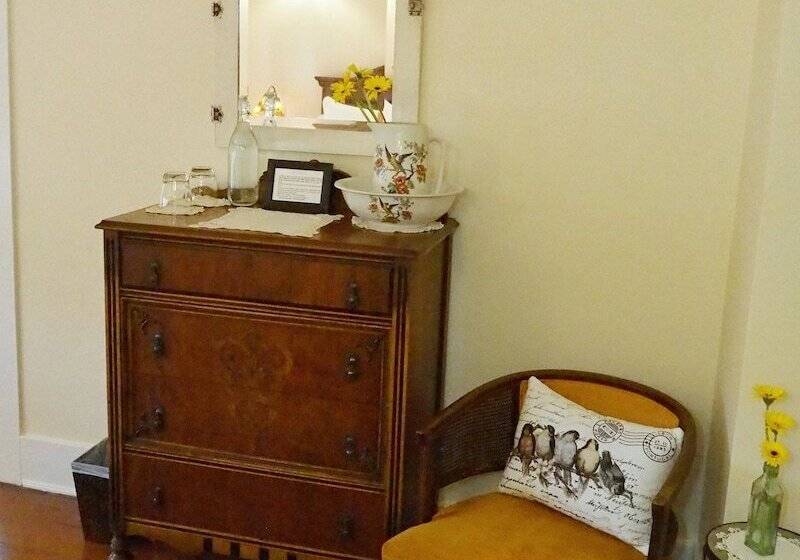 Lady Geneva Bed & Breakfast