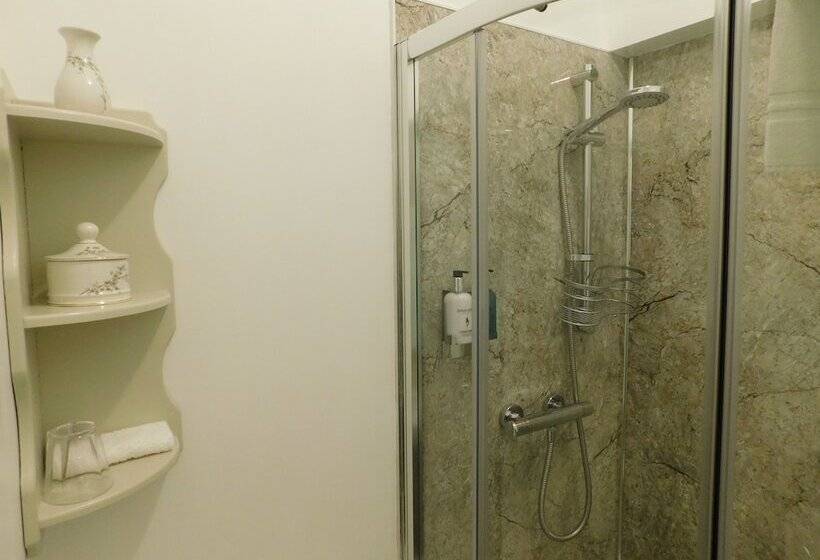 Middletown Farmhouse B&b