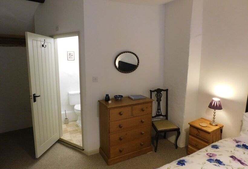 Middletown Farmhouse B&b