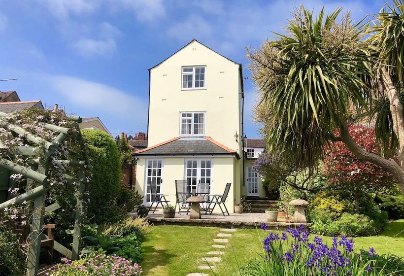 Mulberry Cottage  Cowes