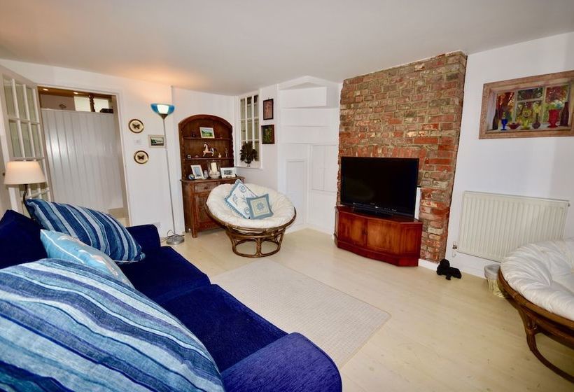 Mulberry Cottage  Cowes