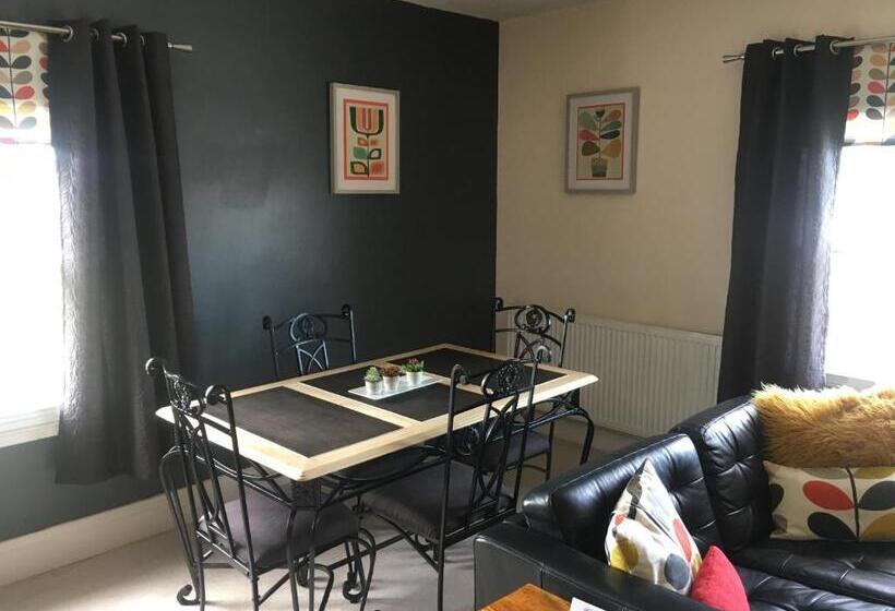 Peel House Apartments