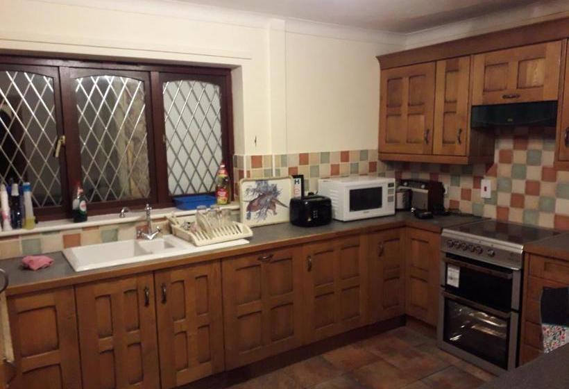 ペンション Elm House