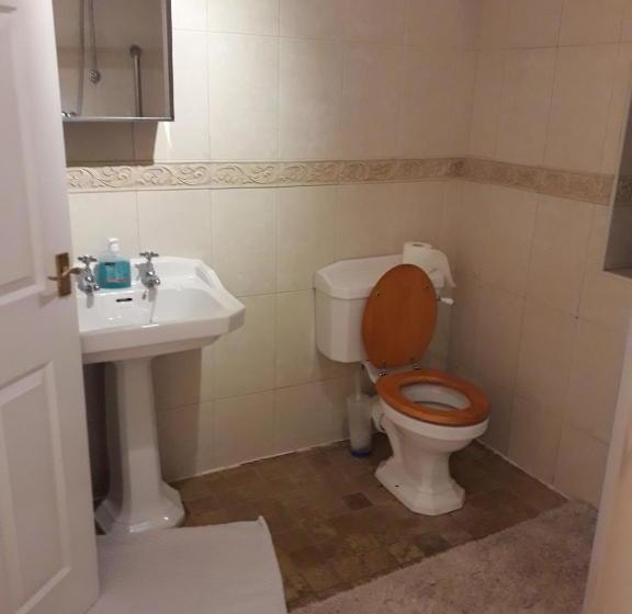 بنسيون Elm House