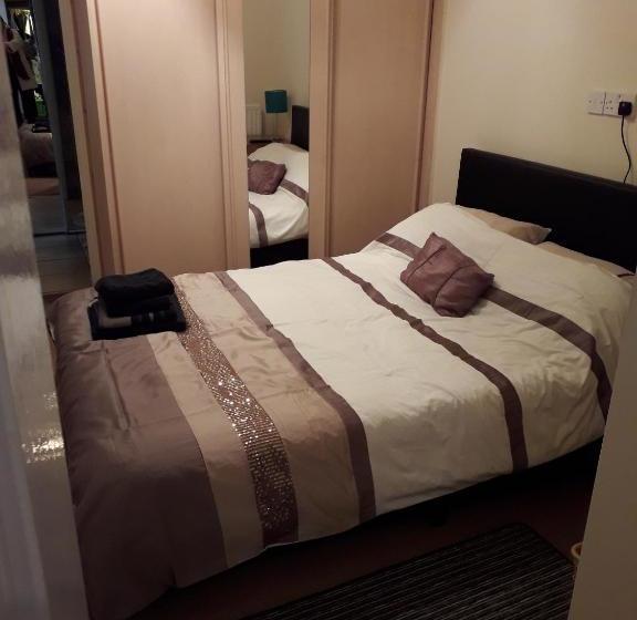 ペンション Elm House