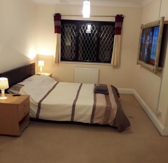 بنسيون Elm House