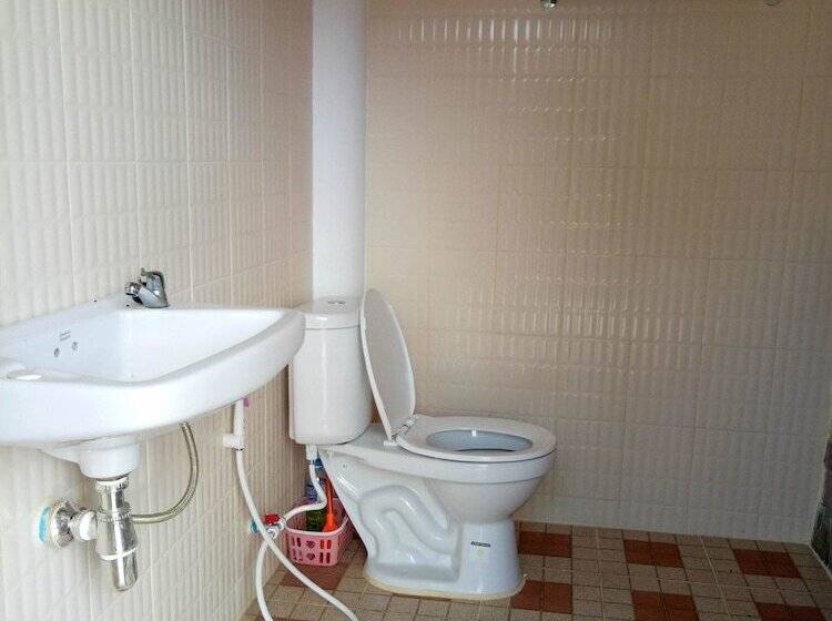 Pensió Kratommai Phuwaree