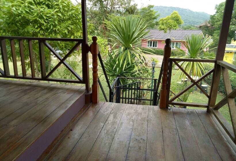 Pensió Kratommai Phuwaree