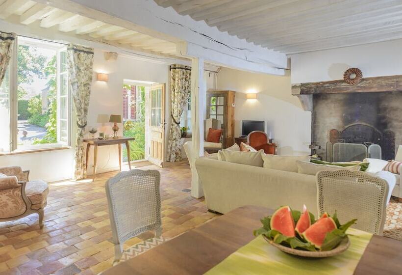 بنسيون Maison Le Village   Maison D’hôtes