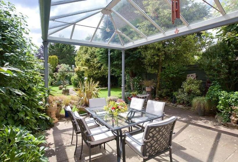 Пансион The Old House Guest House