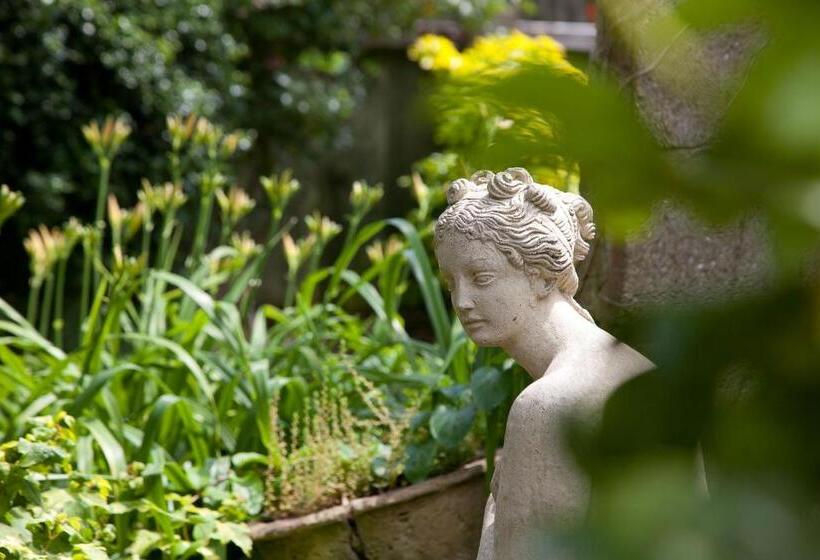 Пансион The Old House Guest House