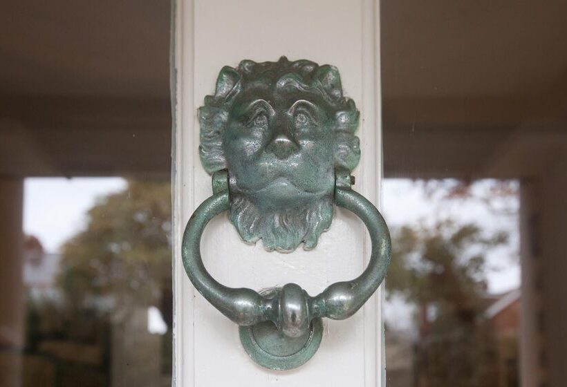 Пансион The Old House Guest House