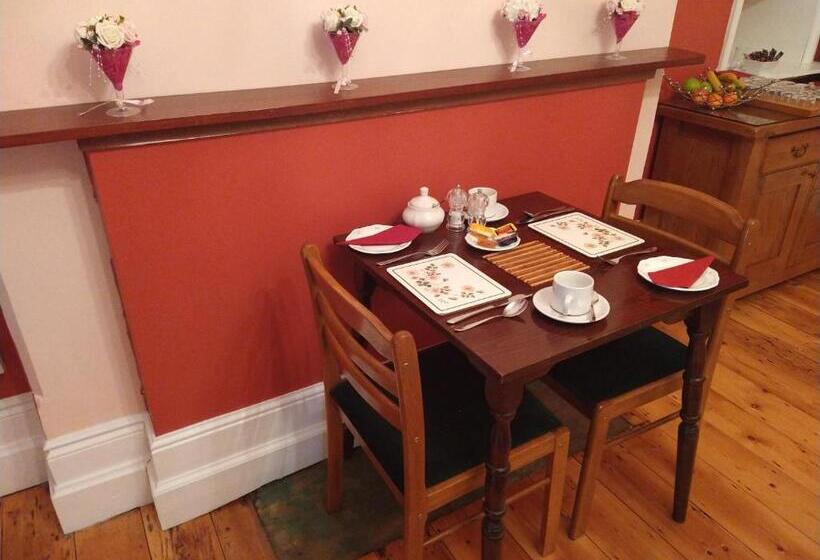 بنسيون The Russet House