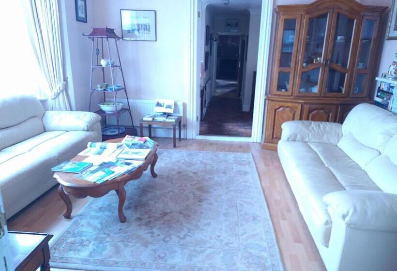 بنسيون The Russet House