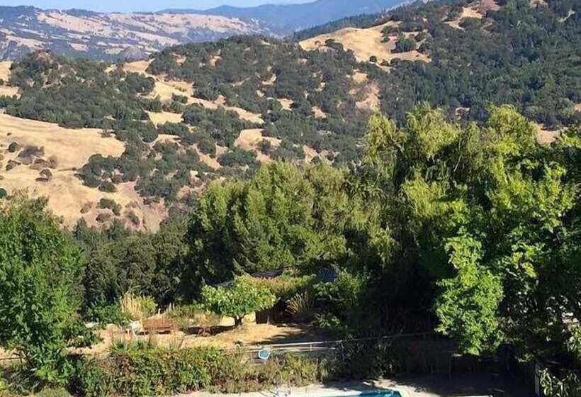 리조트 Heartwood Mountain Sanctuary