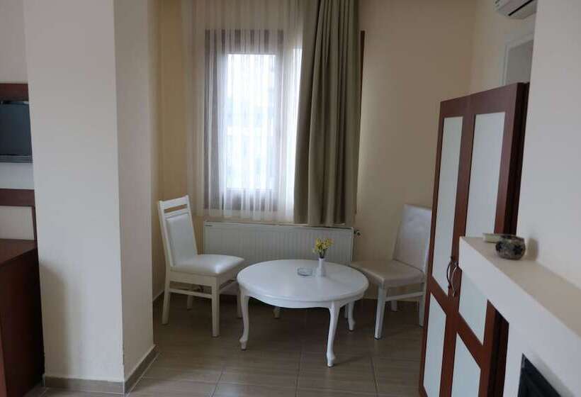 Manolyam Otel
