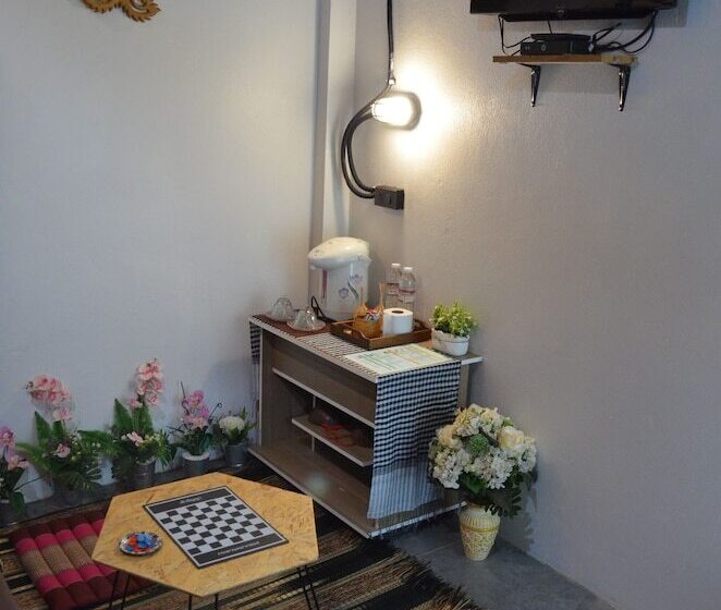 فندق صغير Dawnthaya Ayutthaya House บ้านดอนธยๅ อยุธยา