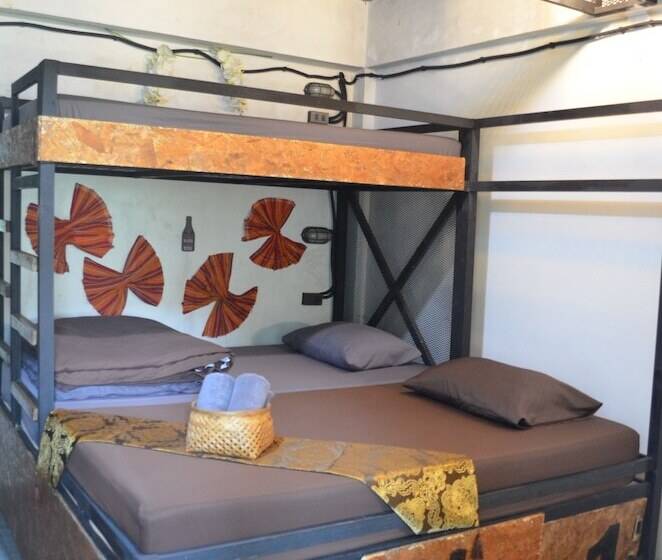 فندق صغير Dawnthaya Ayutthaya House บ้านดอนธยๅ อยุธยา