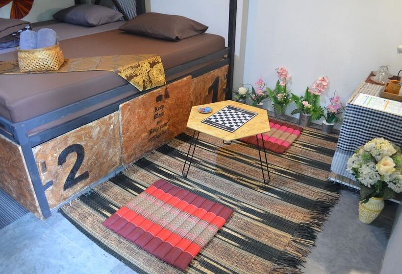 فندق صغير Dawnthaya Ayutthaya House บ้านดอนธยๅ อยุธยา
