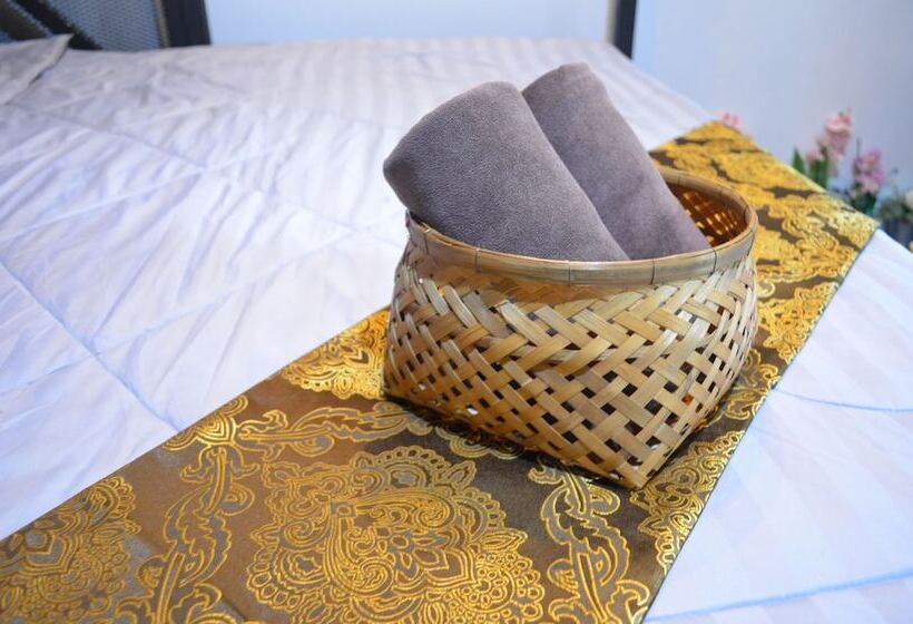 فندق صغير Dawnthaya Ayutthaya House บ้านดอนธยๅ อยุธยา