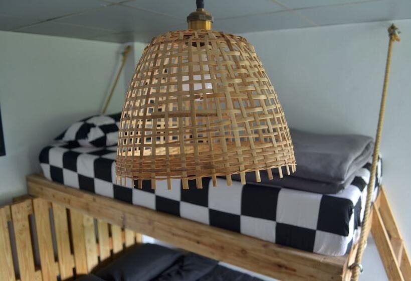 فندق صغير Dawnthaya Ayutthaya House บ้านดอนธยๅ อยุธยา