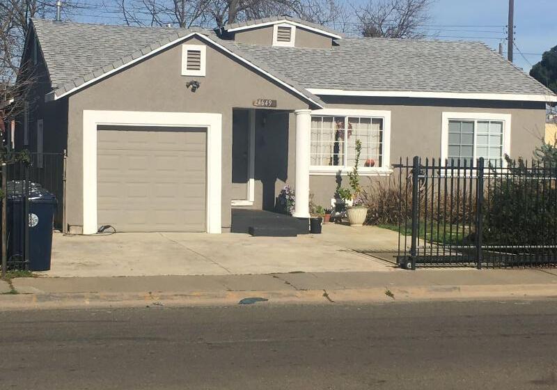 Общежитие Whole Family  Wholeville