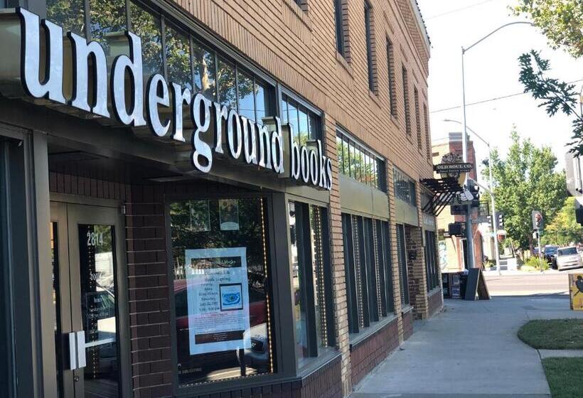 Общежитие Whole Family  Wholeville