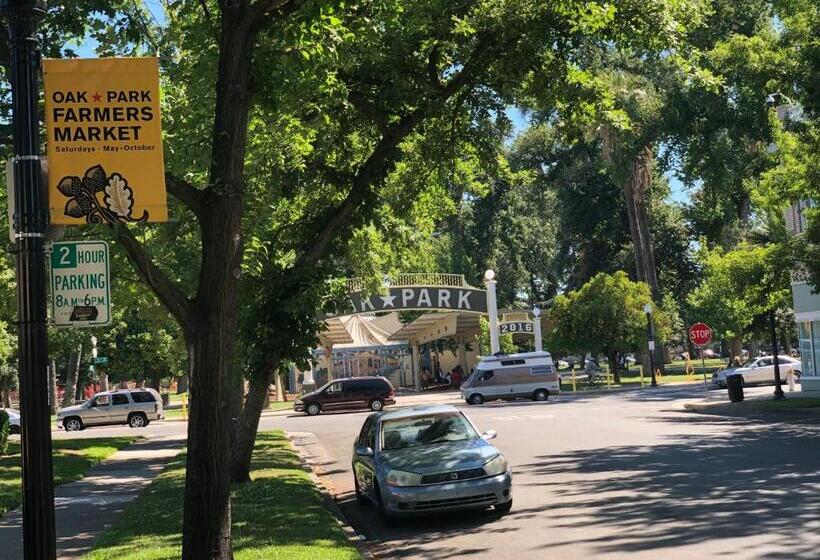 Общежитие Whole Family  Wholeville