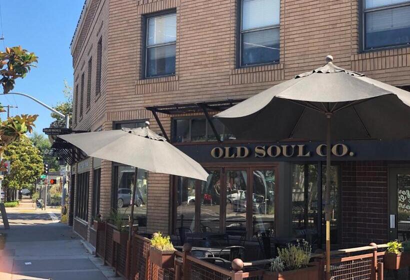 Общежитие Whole Family  Wholeville