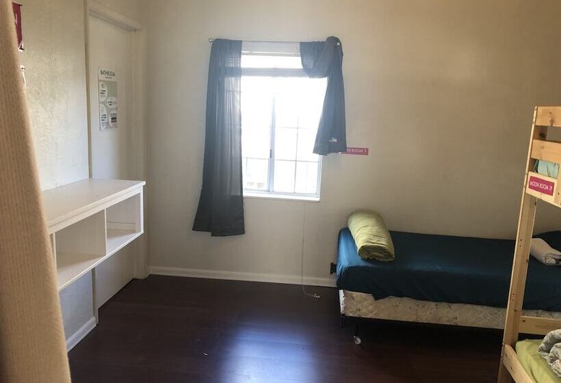 Общежитие Whole Family  Wholeville