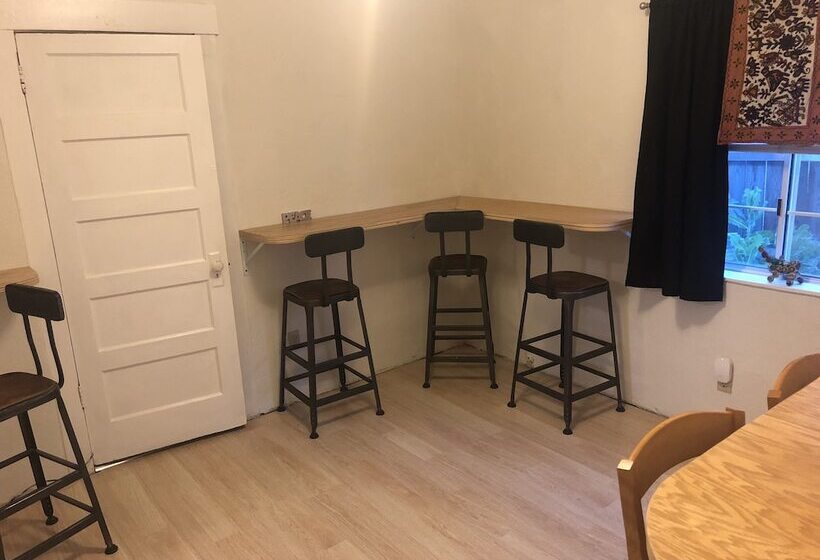 Общежитие Whole Family  Wholeville