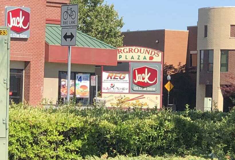 Общежитие Whole Family  Wholeville