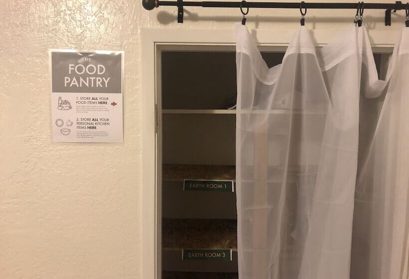 Общежитие Whole Family  Wholeville