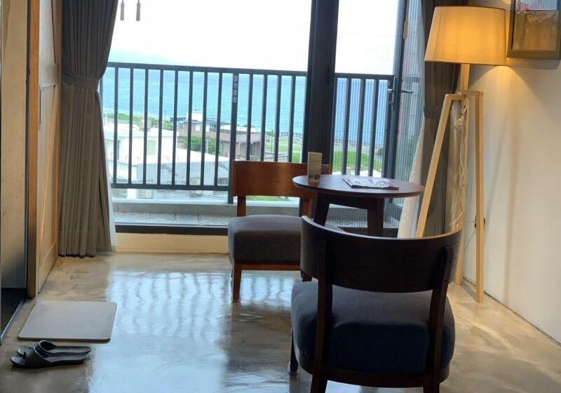 تختخواب و صبحانه Come Sit Hostel