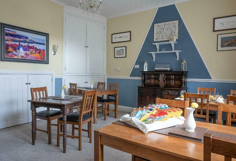 צימר Crescent Lodge Guest House