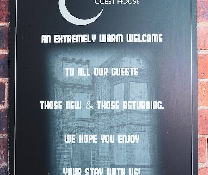צימר Crescent Lodge Guest House